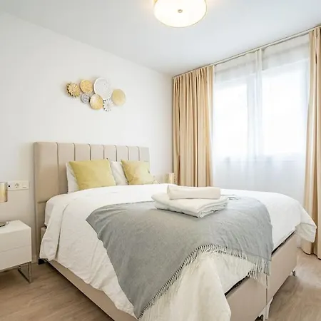 Beautiful Rooftop Pool 3bed 公寓