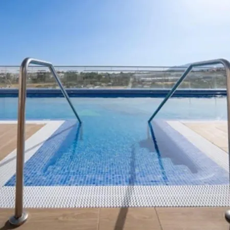 Beautiful Rooftop Pool 3bed