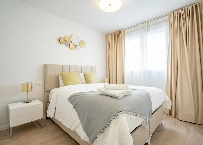 Beautiful Rooftop Pool 3bed Lägenhet