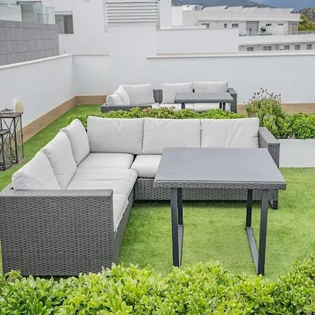 Beautiful Rooftop Pool 3bed