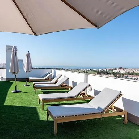 Beautiful Rooftop Pool 3bed