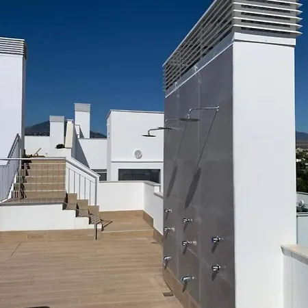 Beautiful Rooftop Pool 3bed 马尔韦利亚