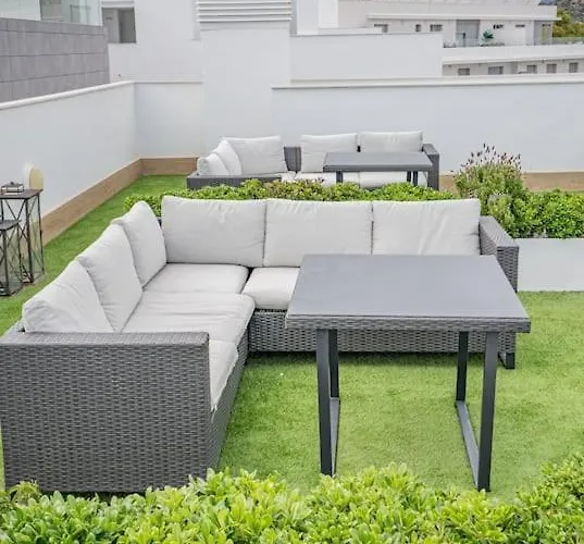 Beautiful Rooftop Pool 3bed