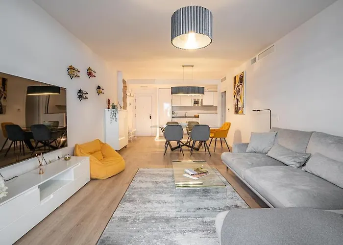 Beautiful Rooftop Pool 3bed * מארבלה