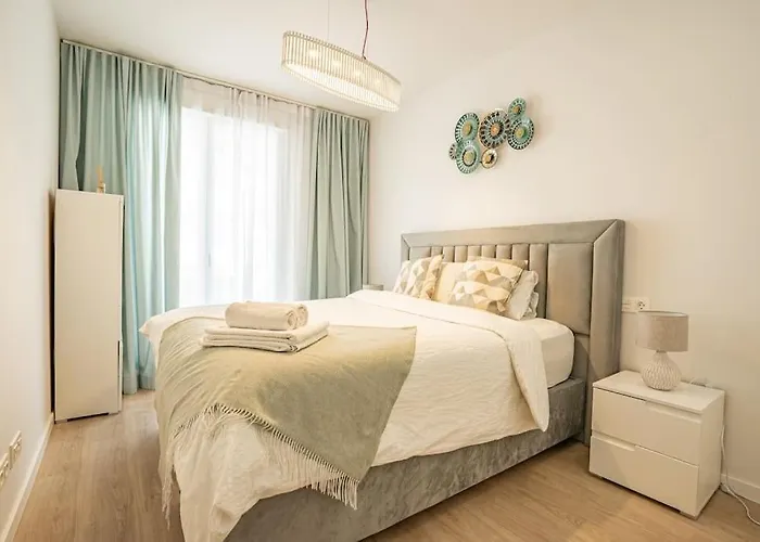 Beautiful Rooftop Pool 3bed דירה