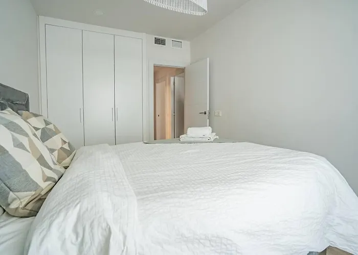 Beautiful Rooftop Pool 3bed דירה מארבלה