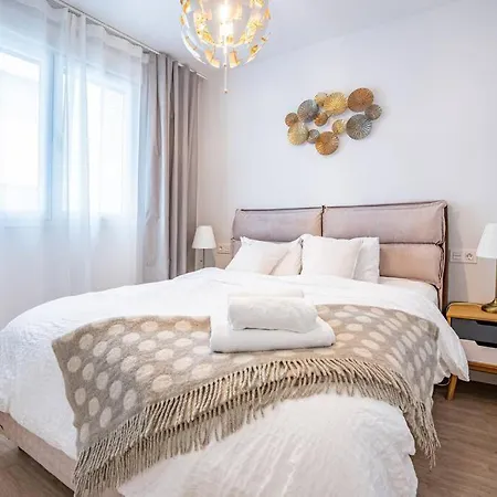 Beautiful Rooftop Pool 3bed شقة *