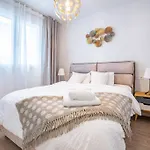 Beautiful Rooftop Pool 3bed Διαμέρισμα *