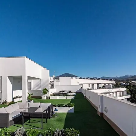 Beautiful Rooftop Pool 3bed *