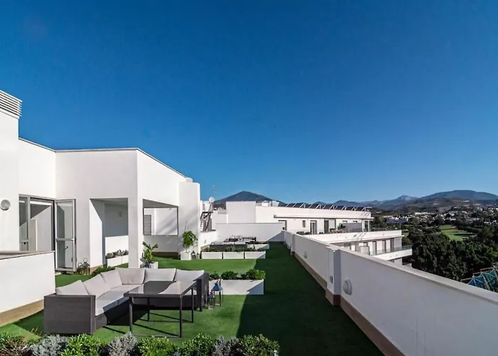 Beautiful Rooftop Pool 3bed *