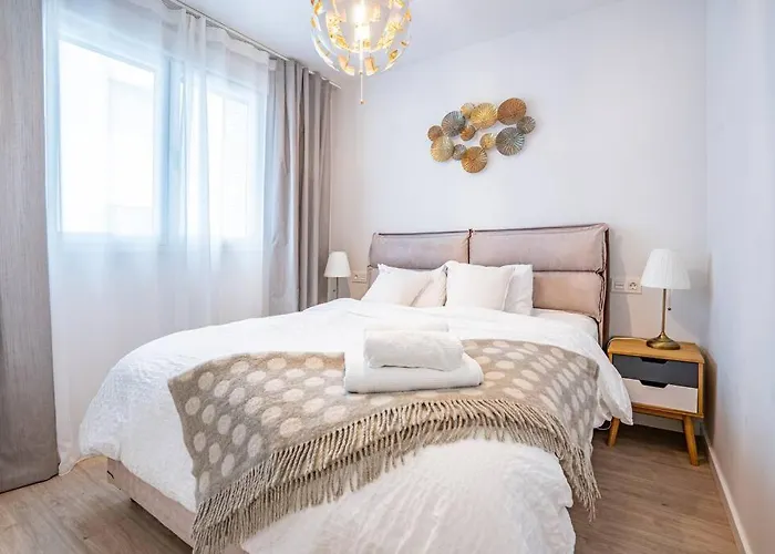 Beautiful Rooftop Pool 3bed Апартаменты *