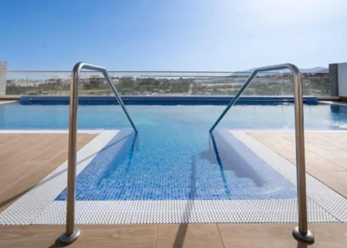 Beautiful Rooftop Pool 3bed